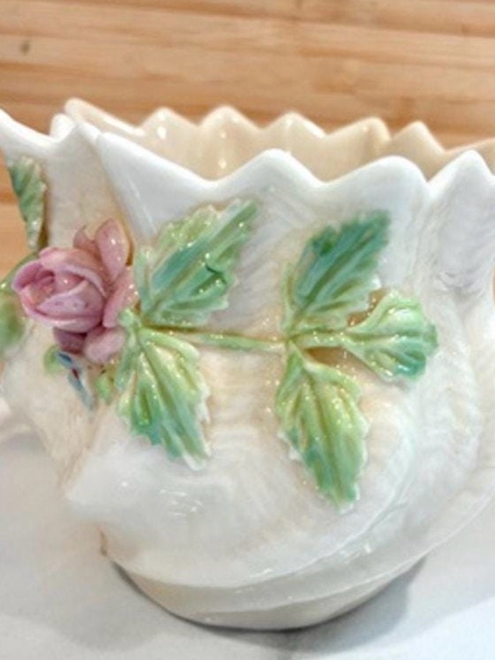 💐Vintage Belleek Pot
